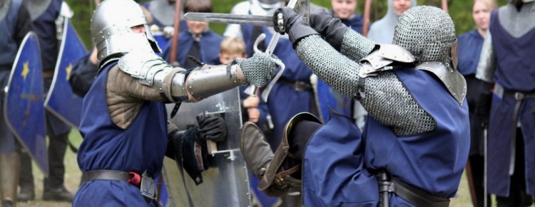 Im mittelalterlichen Schaukampf hat die Berliner Rittergilde ein einzigartiges Kampfsystem
